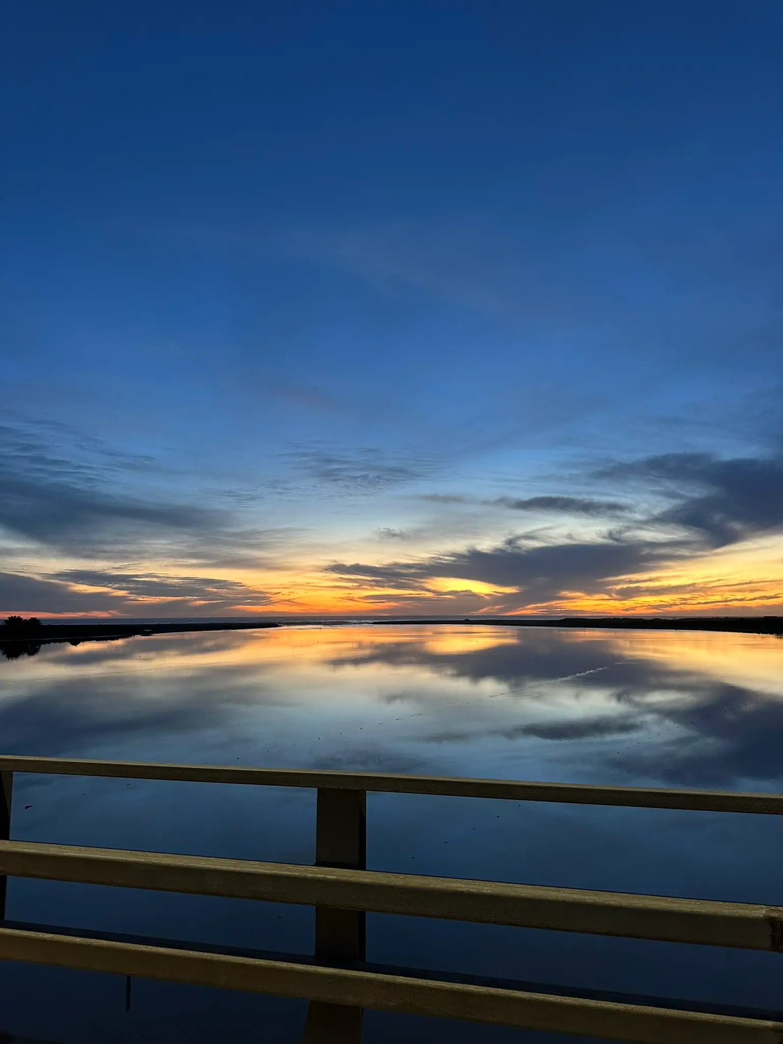 Atardecer sobre la laguna de Cáhuil